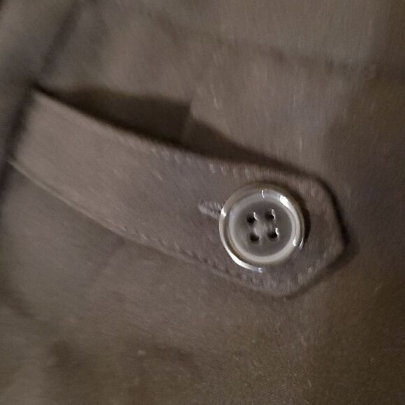 Susan Graver  Chelsea stretch capri pants  withbbuiion tab and slits details M - Picture 9 of 10